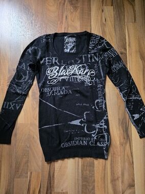 Blackarv Black Women's Scoop Neck Graphic Sweater with Gray Script